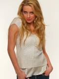Amber Heard con blusa Blanca